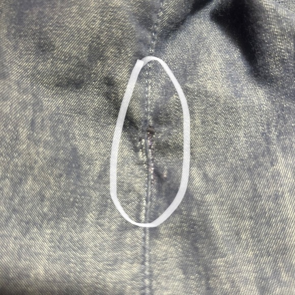 Lane Bryant Size 14/16 100% Cotton Blue Chambray Top V-neck Drawstring Roll Tab - Picture 10 of 10